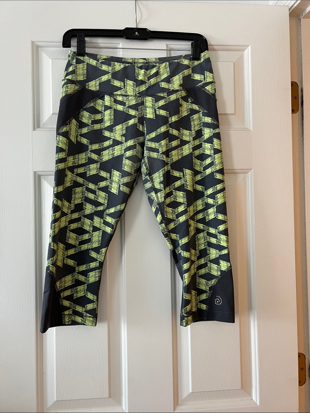 be inspired Neon Lime & Black Geo Capri Leggings